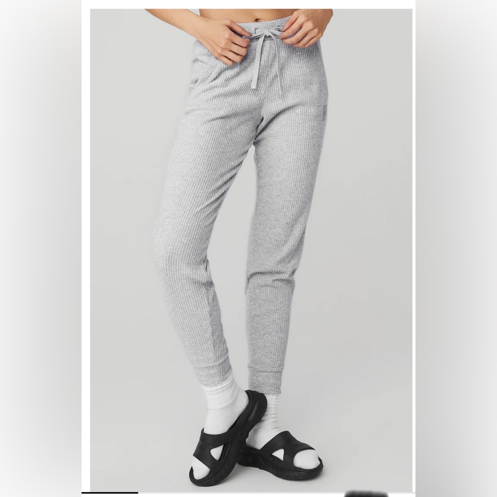 Alo Yoga Muse Sweatpants